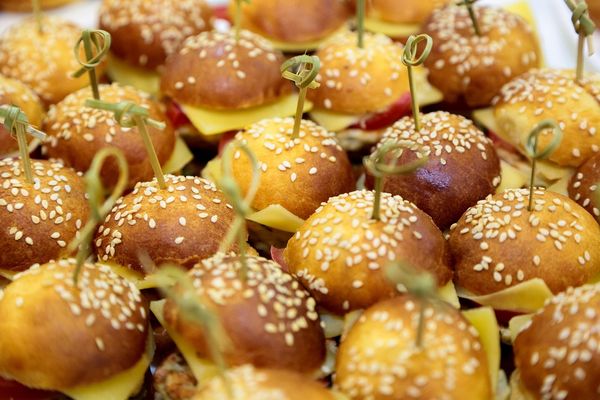 Czy catering na przyjęcie domowe to dobre rozwiązanie?